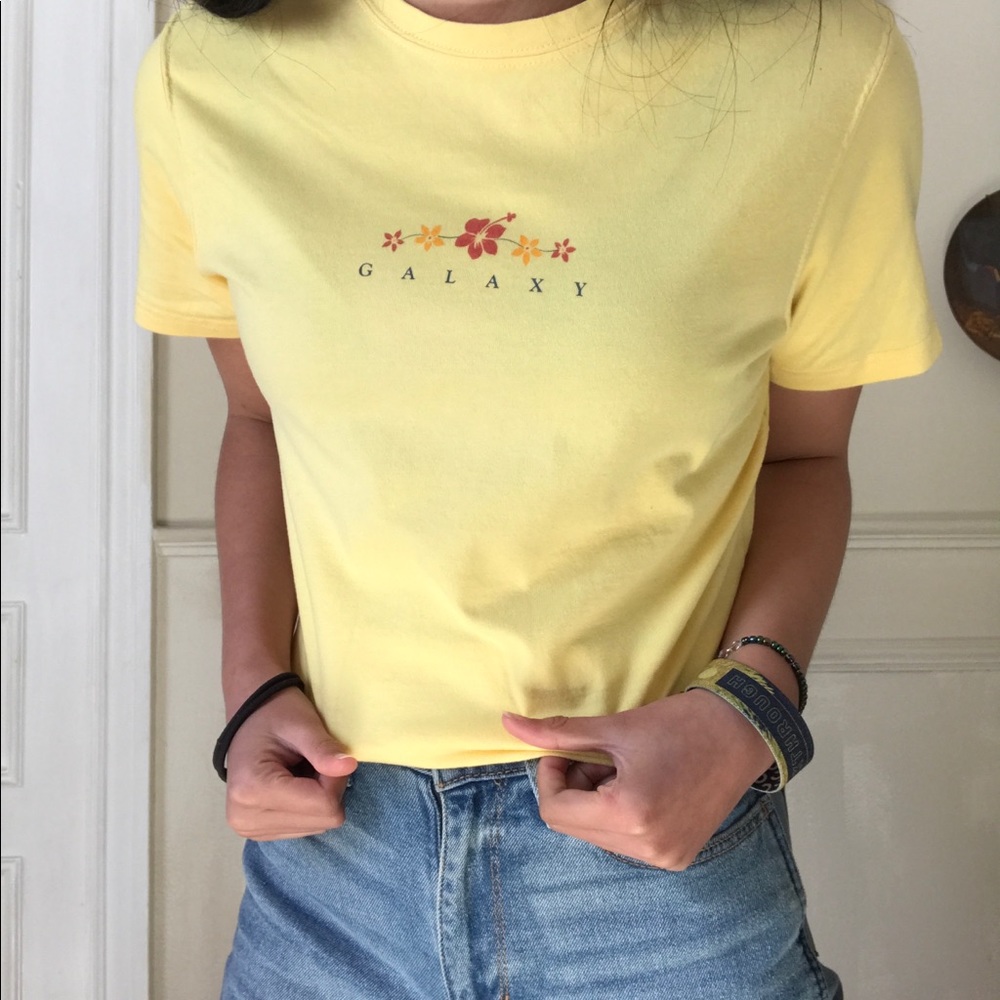 FREE SHIPPING-Yellow Graphic Tee